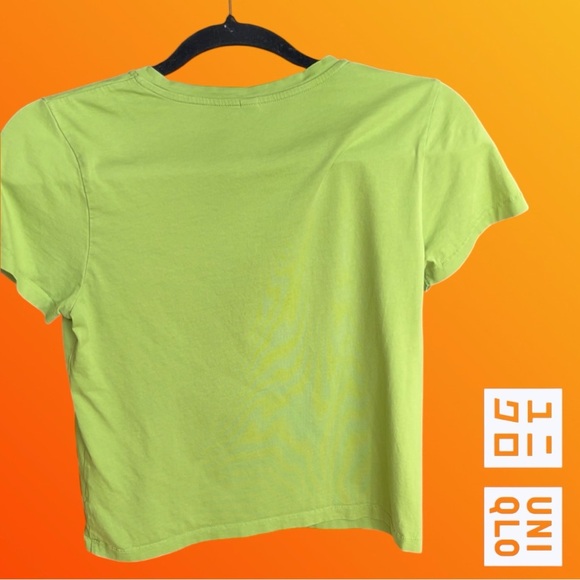 Uniqlo Green Fitted Short Sleeve T-Shirt - Picture 2 of 5
